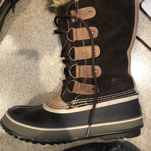 Sorel Water Proof Boots - Picture 1 of 3